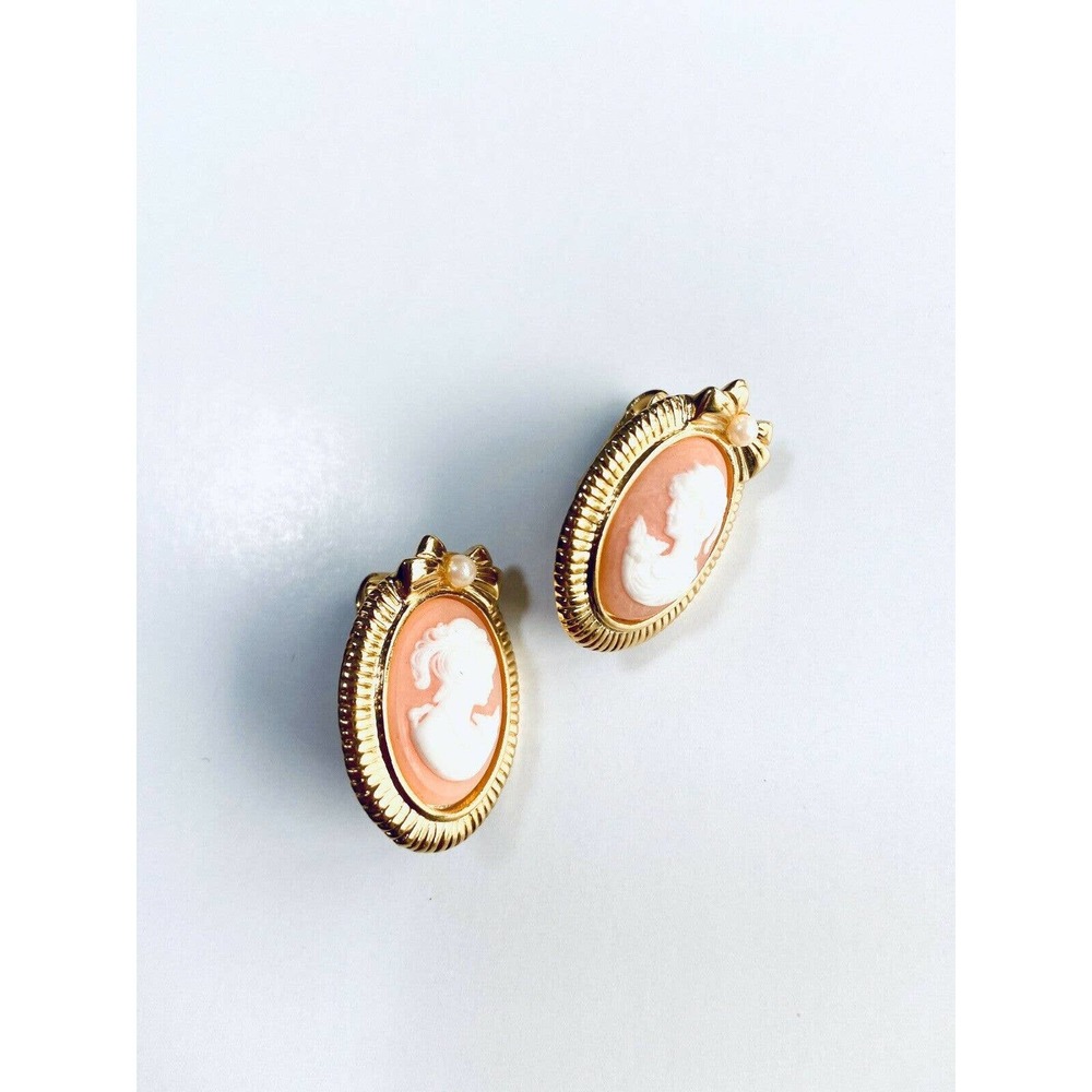 VTG Gold Pearl Cameo Clip On Earrings - Picture 3 of 5